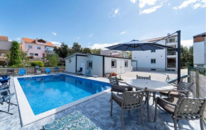 3 Bedroom Lovely Apartment In Sukosan